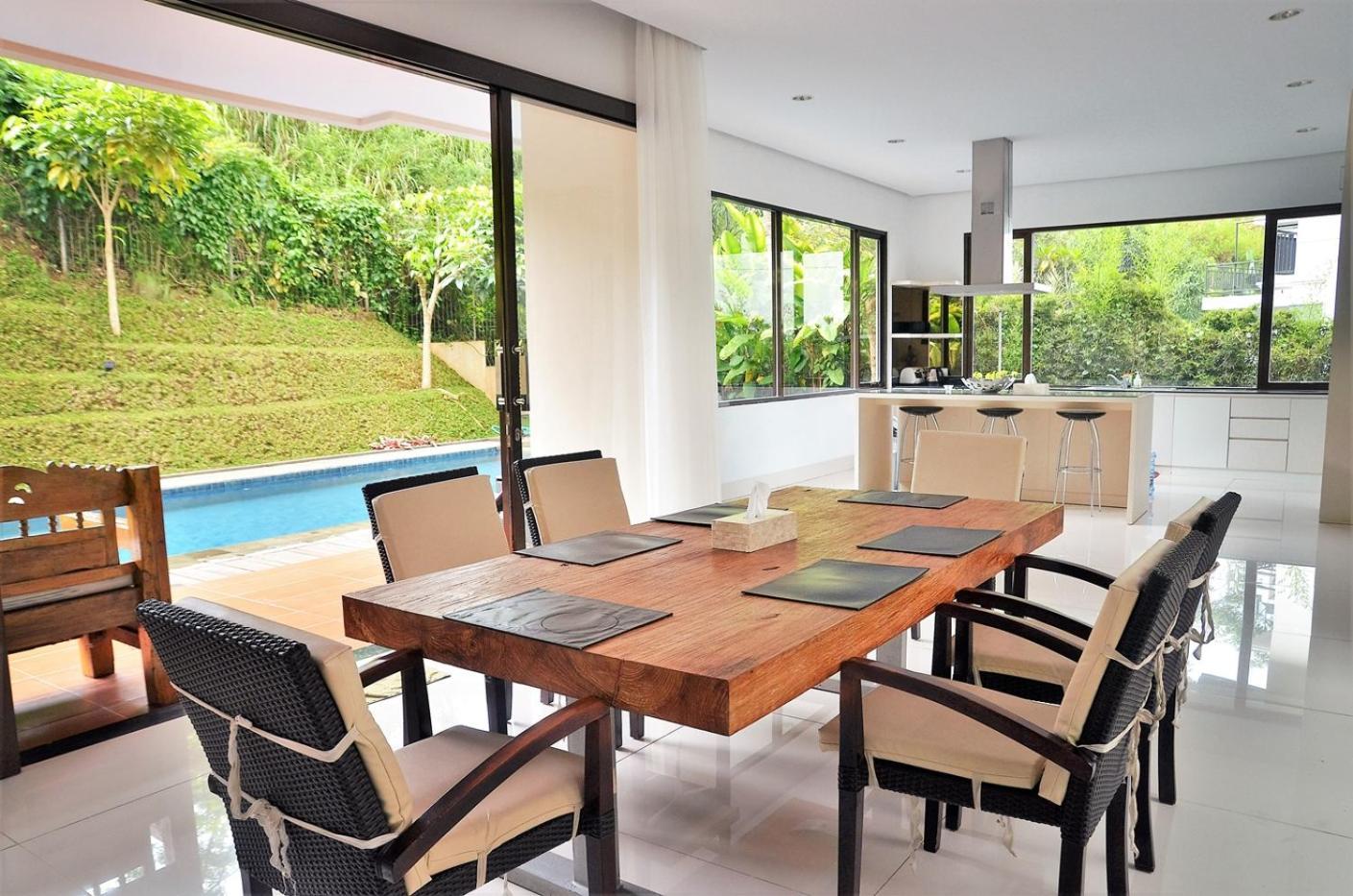 Oyama City View Villa 4 Bedrooms With A Private Swimming Pool Bandung Exterior photo
