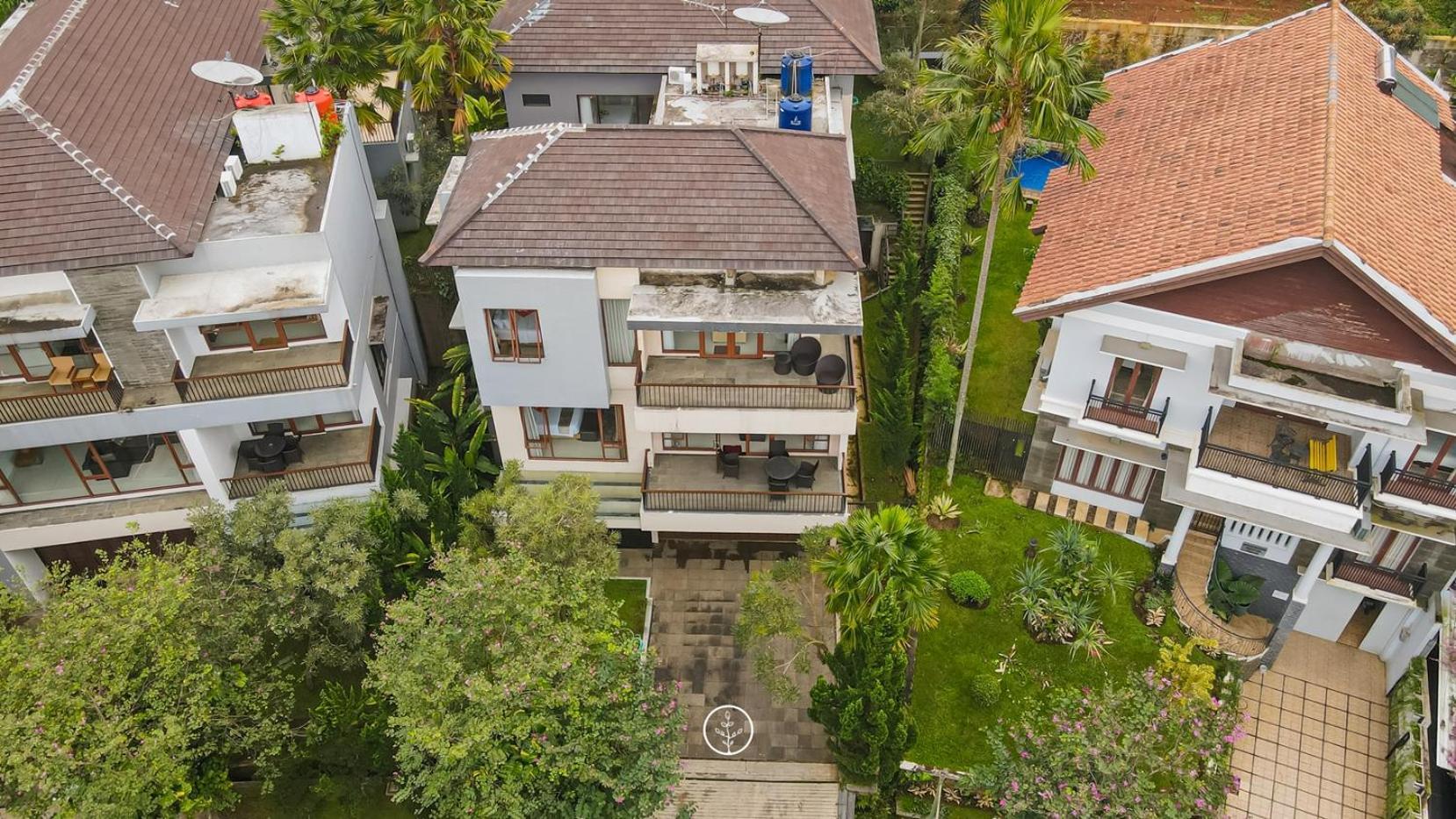 Oyama City View Villa 4 Bedrooms With A Private Swimming Pool Bandung Exterior photo